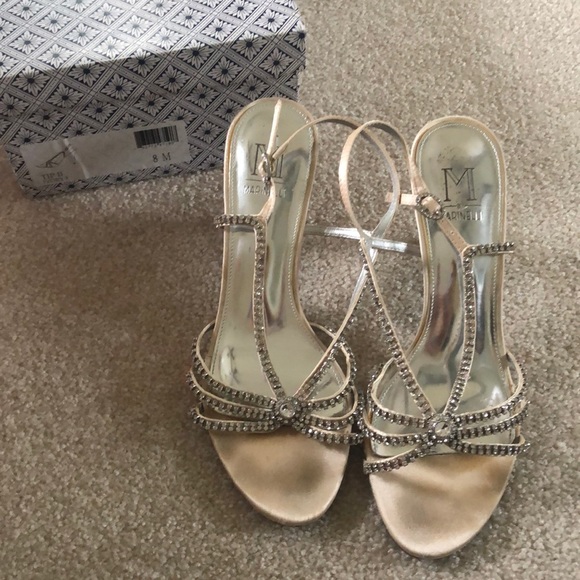 Ivory heels - Picture 1 of 8